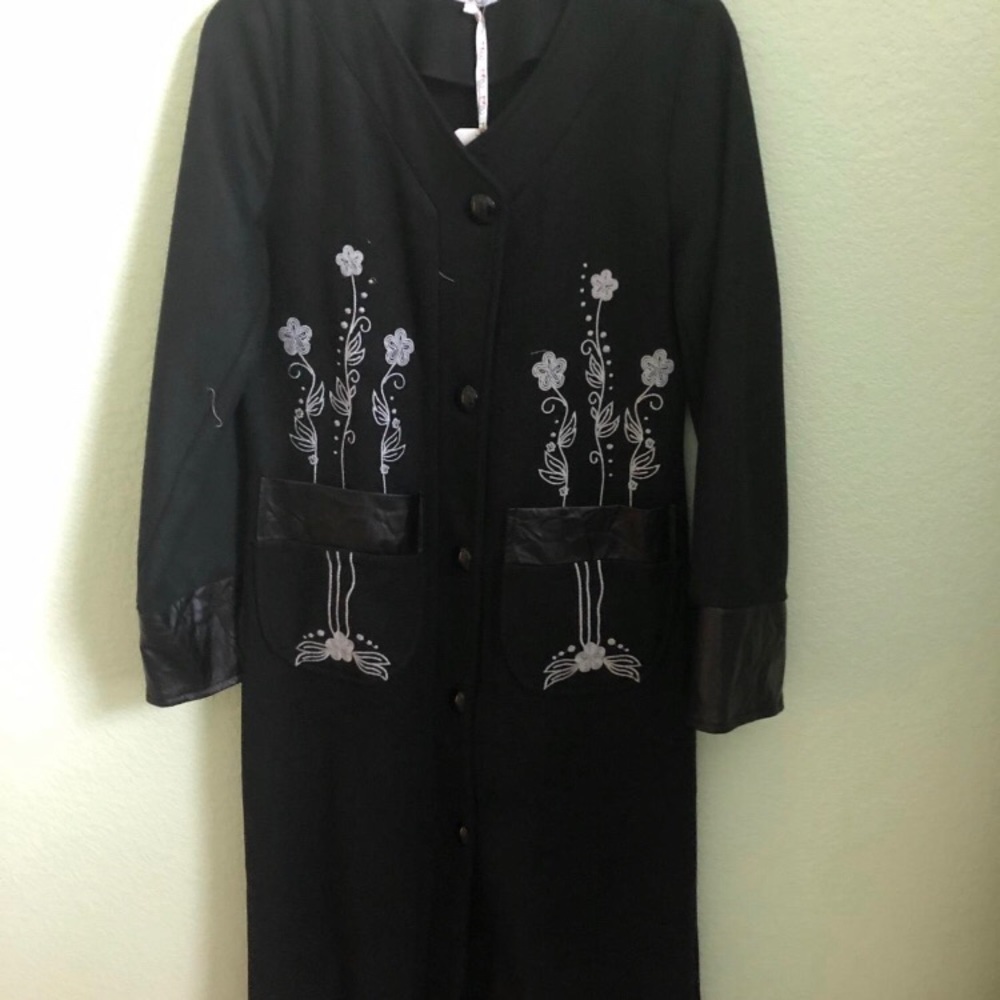Clothes - Picture 11 of 16